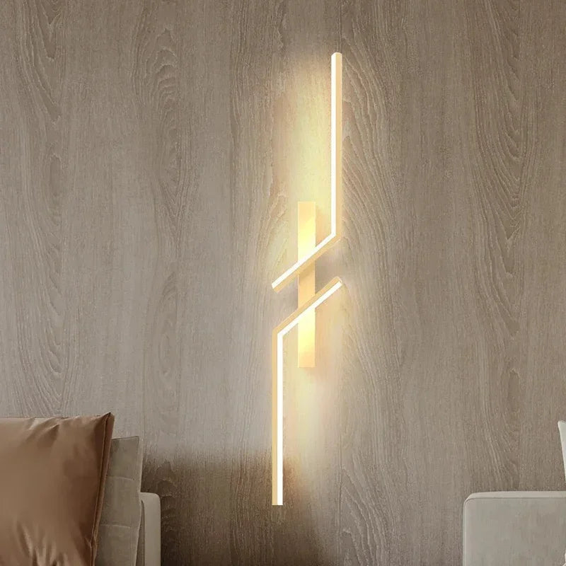 Applique murale LED dorée au design courbé